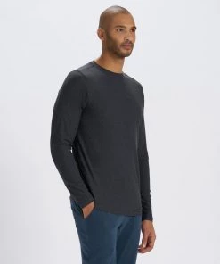 Vuori Long-Sleeve Strato Tech Tee