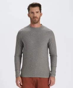 Vuori Long-Sleeve Strato Tech Tee