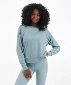 Vuori Long-Sleeve Halo Crew