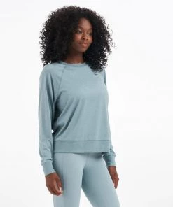 Vuori Long-Sleeve Halo Crew