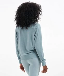 Vuori Long-Sleeve Halo Crew