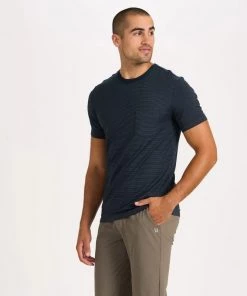 Vuori Men's Linear Tech Tree