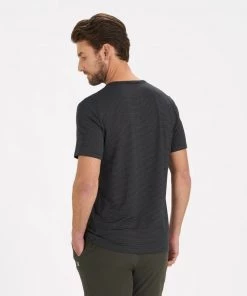 Vuori Men's Linear Tech Tree